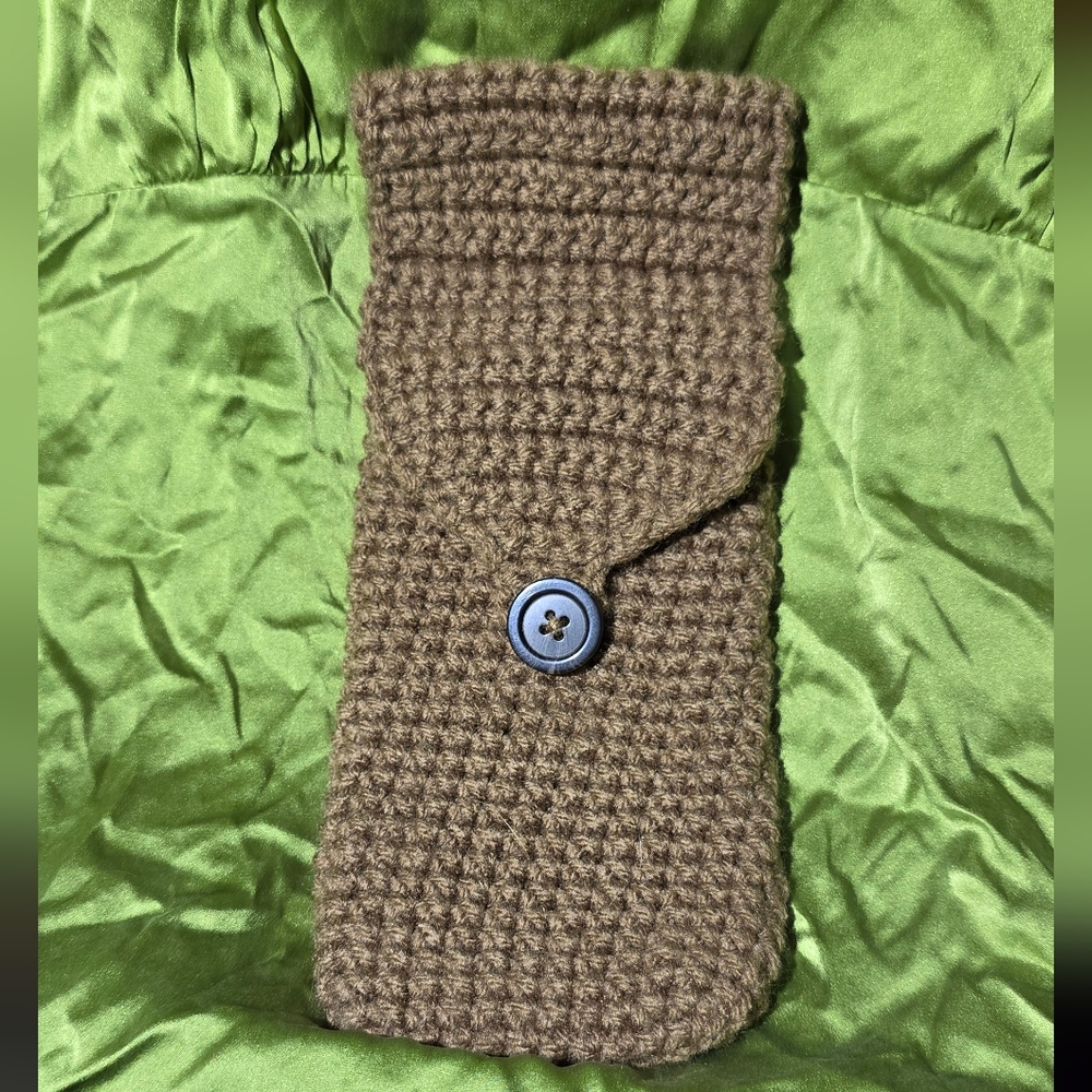 Crochet phone holster